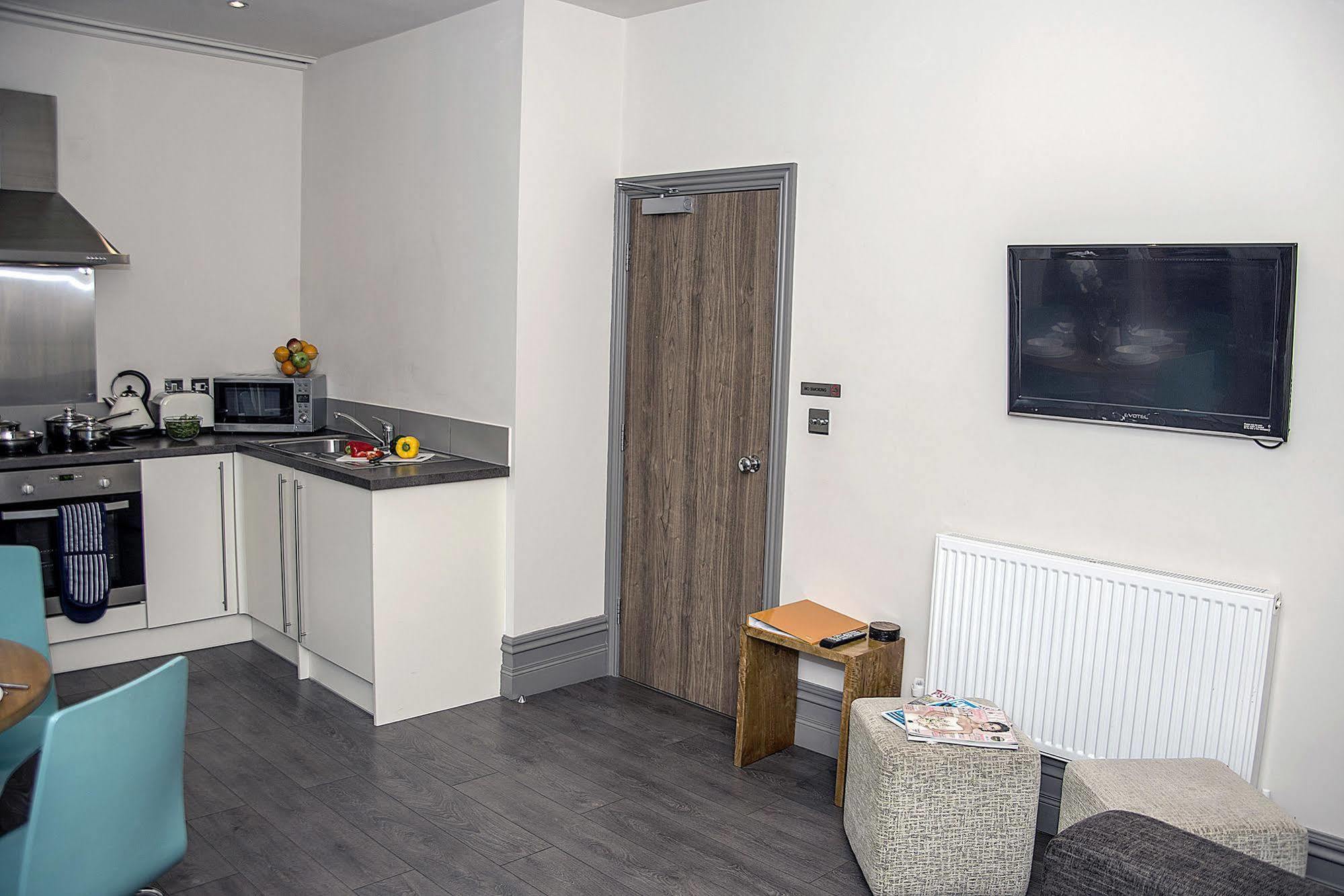 Base Apartamentos con servicio - City Road Chester Exterior foto